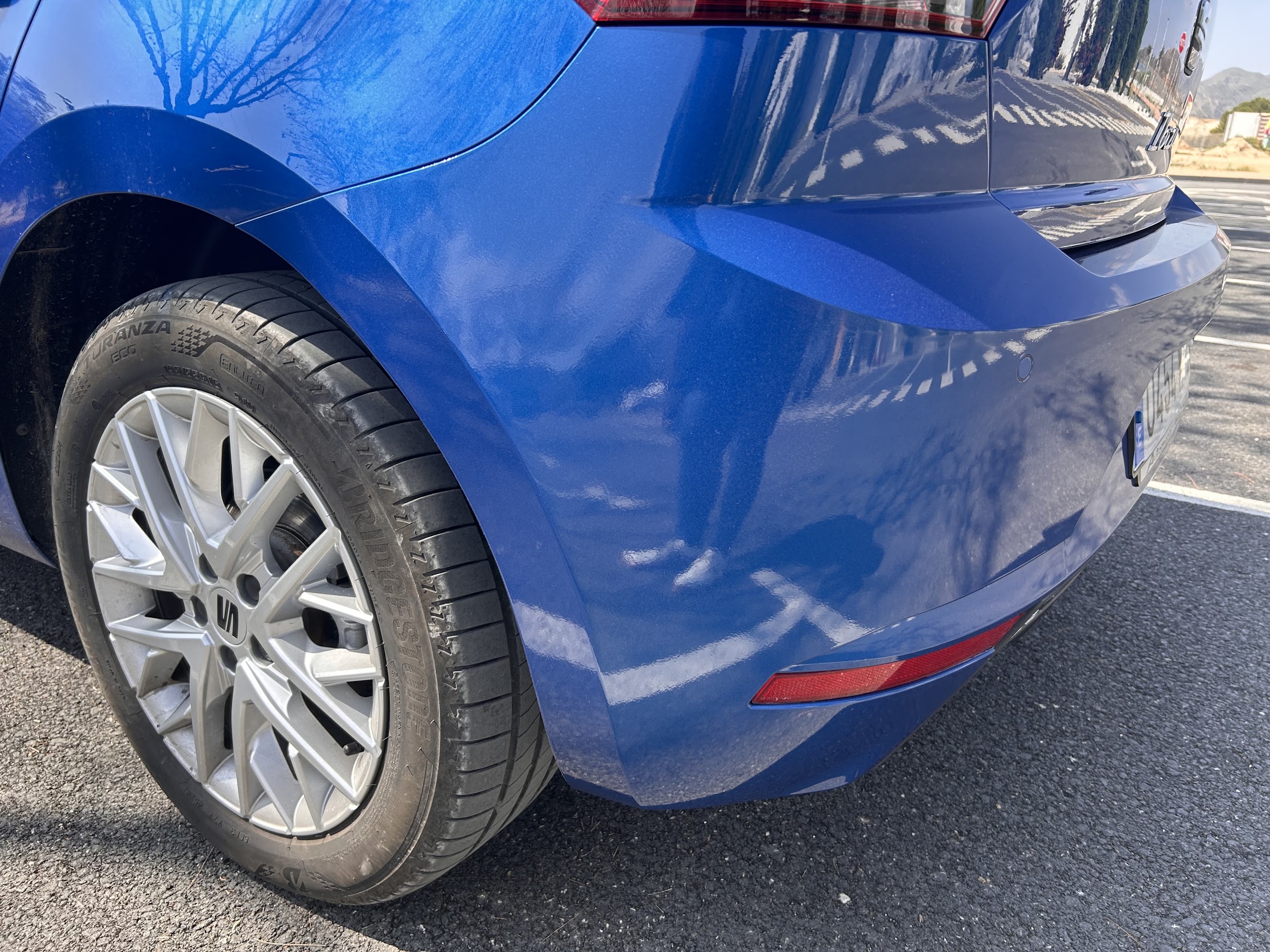 Carrocería recién pintada y pulida en Talleres Ardil